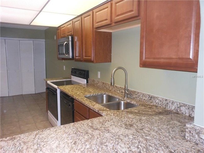 Building Photo - 5427 Vineland Rd