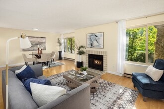 Building Photo - 9504 Ravenna Ave NE