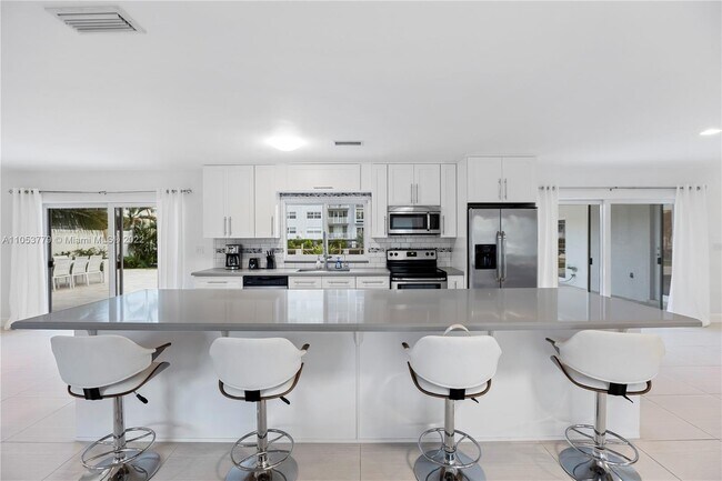 Foto del edificio - 2824 NE 35th St