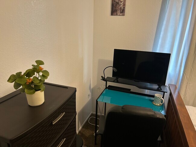 Foto del edificio - 1223 Helix St