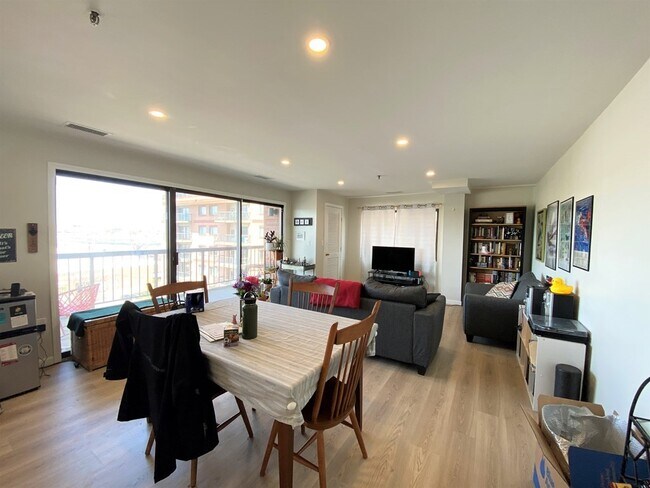 Foto del edificio - 3920 Mystic Valley Pkwy