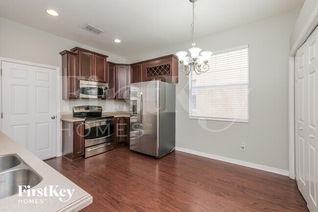 Foto del edificio - 7847 Foxgrove Dr