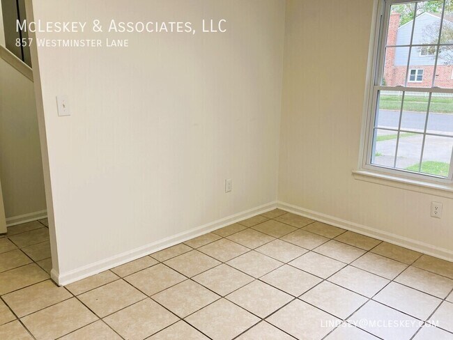 Foto del edificio - 857 Westminster Ln