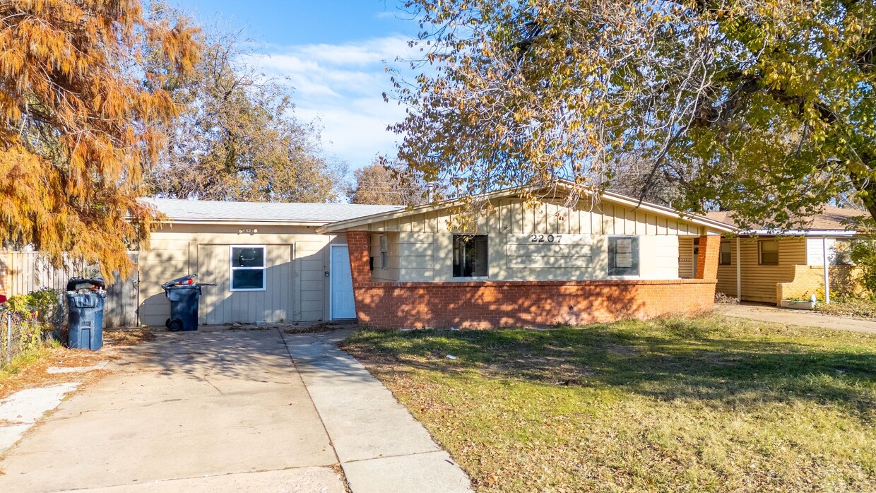 Primary Photo - Cute 4 bedroom House