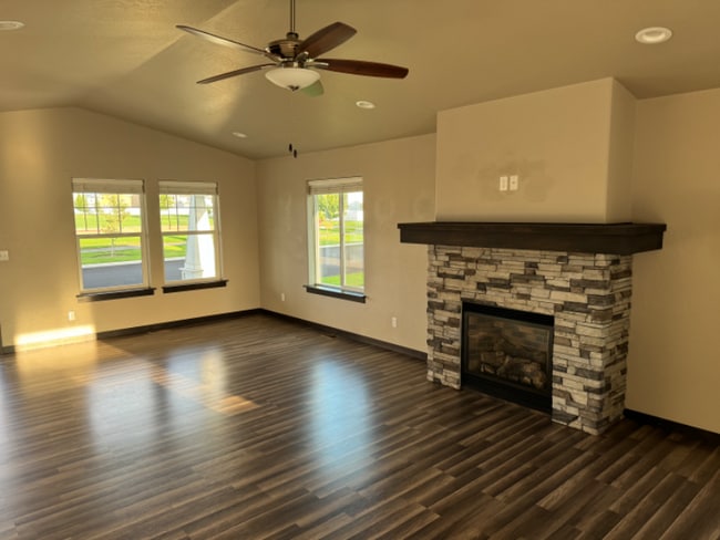 Building Photo - 8652 N Spokane St