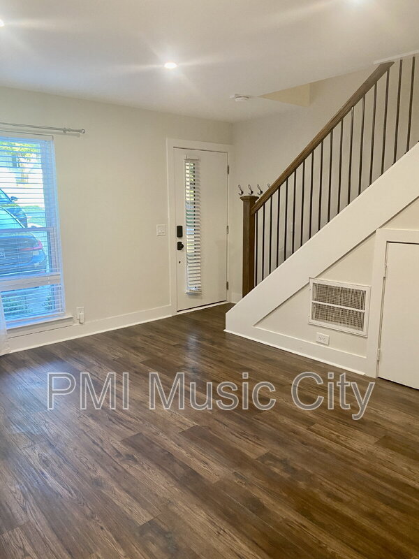 Building Photo - 2126B Burns St