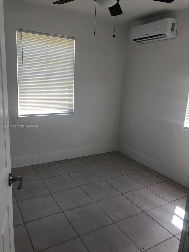 Foto del edificio - 300 NW 97th St