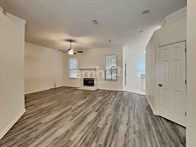 Building Photo - 10550 Otter Creek Drive