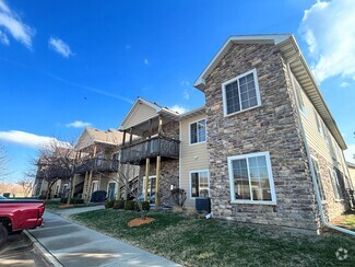 Building Photo - 2000 Meadow Ct