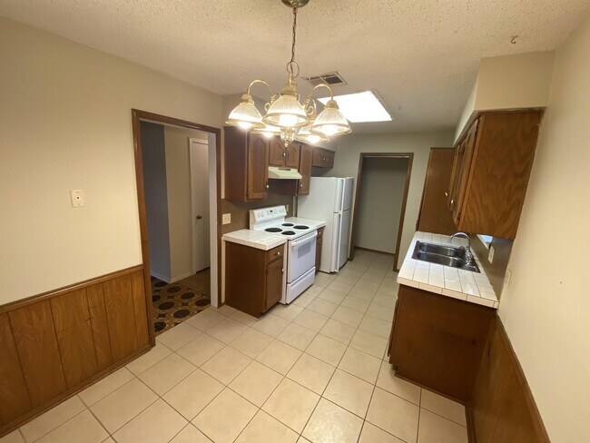 Building Photo - 3421 Bryn Mawr Cir
