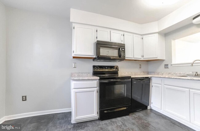 Building Photo - 13204 Clipper Cir