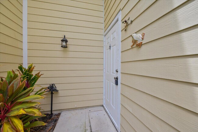 Foto del edificio - 402 Lakewood Ct