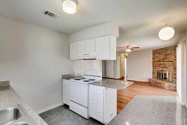 Building Photo - No Application Fees* $500 off 1st month re...
