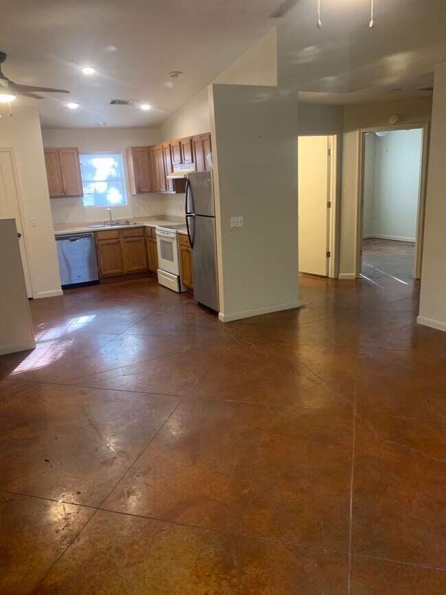 Foto del edificio - 238 Rock Creek Rd