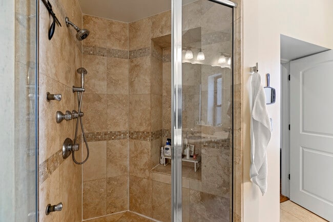 Building Photo - 5219 Winthrop,-2N