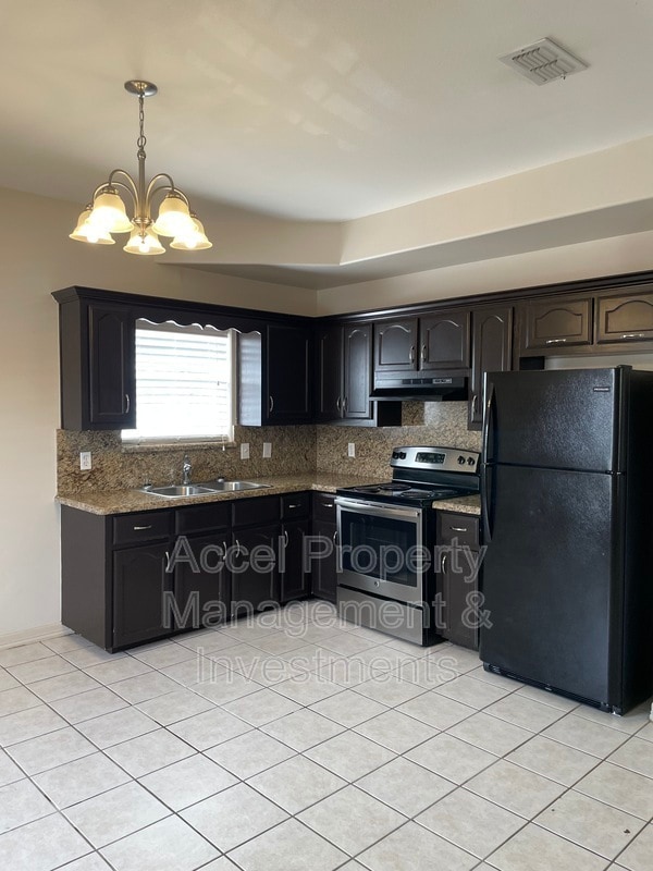 Building Photo - 201 Gastel Cir