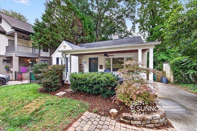 Foto del edificio - Adorable 3 Bedroom in Plaza Midwood Close to Everything