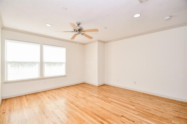 Foto del edificio - 1515 Hyde Park Blvd