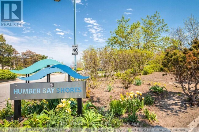 Photo du bâtiment - 2200-2200 Lake Shore Blvd W