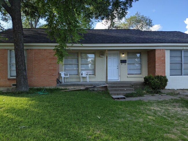 Building Photo - 9909 La Prada Dr