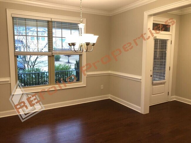 Building Photo - Elegant 5 Bedroom 4 Bath House w/Guest Sui...