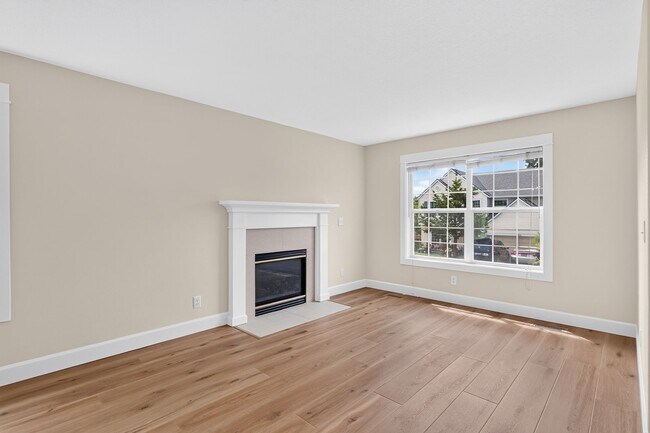 Foto del edificio - Beautifully Refreshed Clackamas Home with Bright Interiors & Private Backyard Retreat