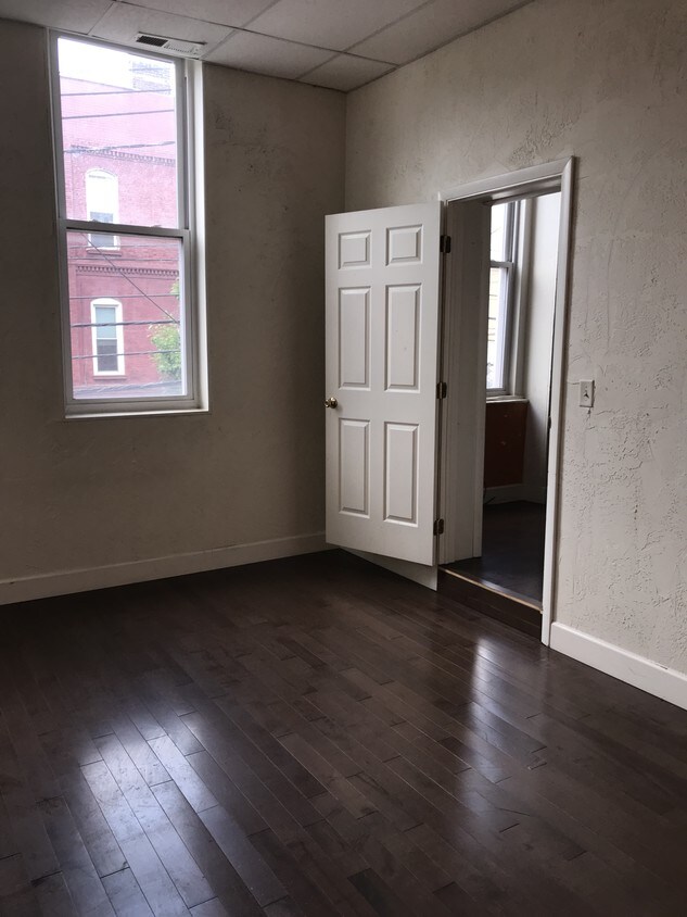 Bed room - 2200 E Carson St
