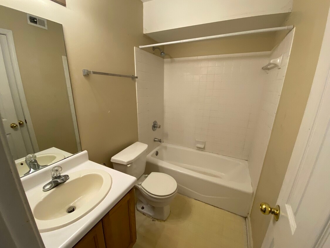 Building Photo - Creekside Apartments