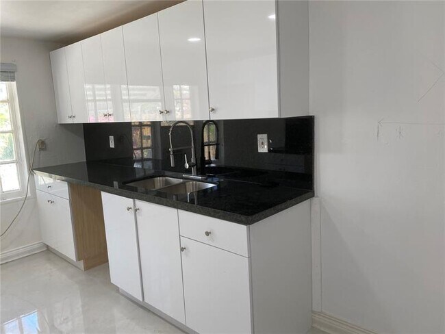 Foto del edificio - 3205 SE 7th St