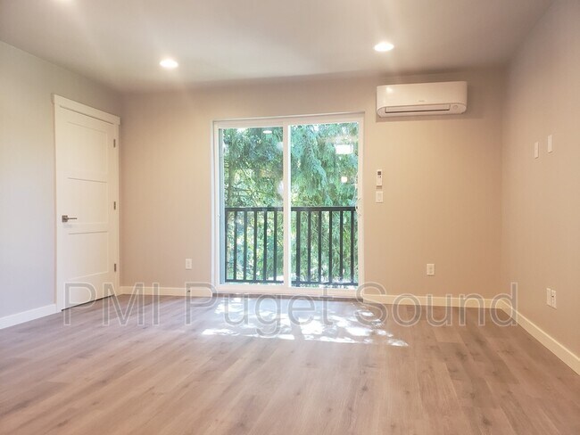 Building Photo - 3242 S 161st St