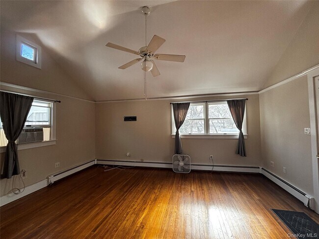 Building Photo - 15 King Rd