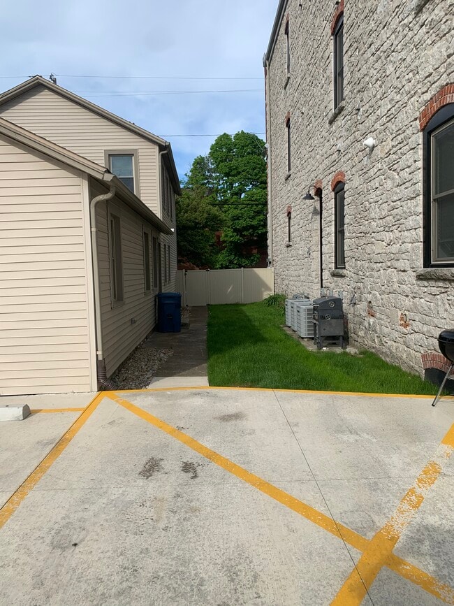 Building Photo - 1031 Hancock St