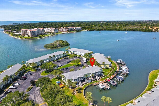 Foto del edificio - 5243 Beach Dr SE