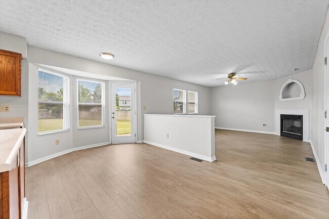 Foto del edificio - 328 Regency Ave