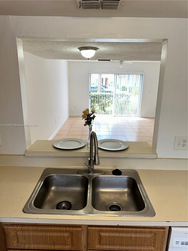 Foto del edificio - 3865 NW 90th Ave