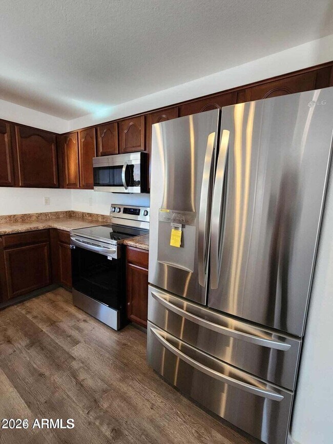Building Photo - 42065 W Hillman Dr