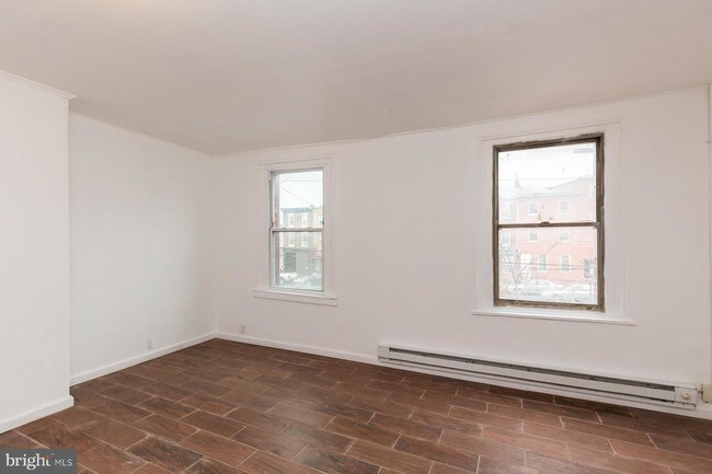 Foto del edificio - 252 E Girard Ave