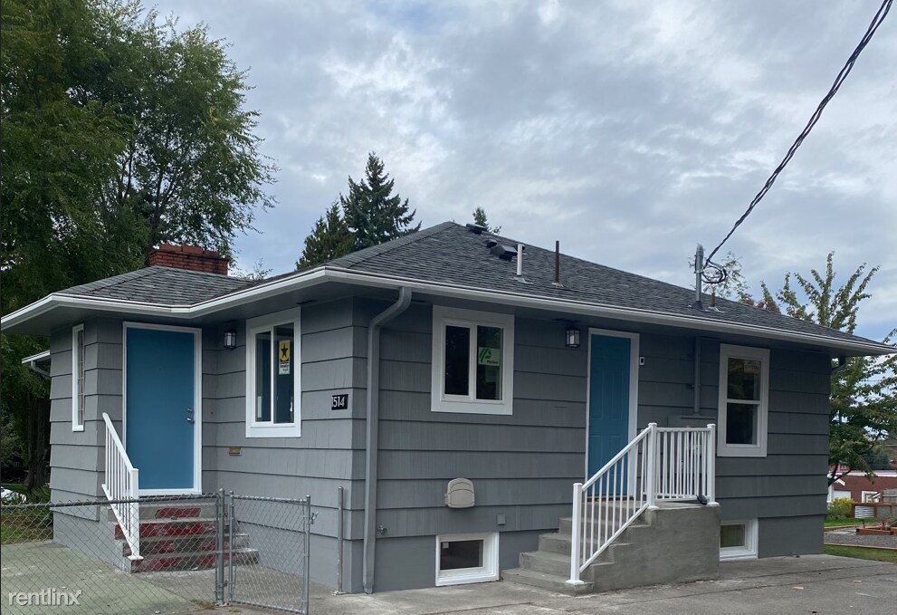 2 br, 1 bath Duplex 1514 11th Street Townhome Rentals in Bremerton