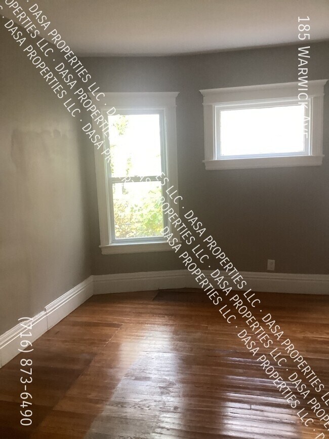 Foto del edificio - 185 Warwick - 5 Bed / 2 Bath
