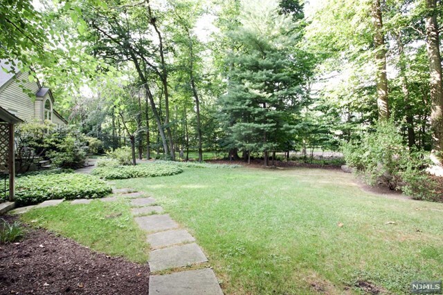 Building Photo - 14 Elden Dr