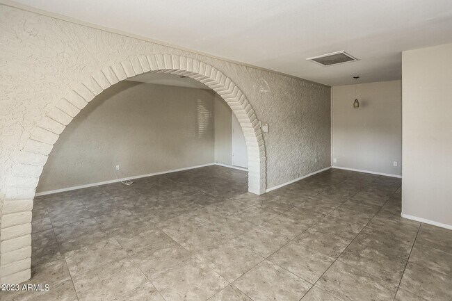 Building Photo - 8209 S 24th Way