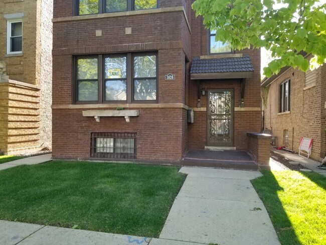 Building Photo - 3828 N Francisco Ave