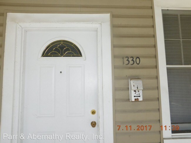 Building Photo - 1330 Custer St
