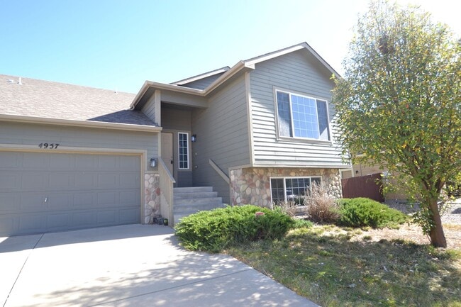 3 Bed 2.5 Bath w/AC - MileStoneRES - 3 Bed 2.5 Bath w/AC - MileStoneRES House