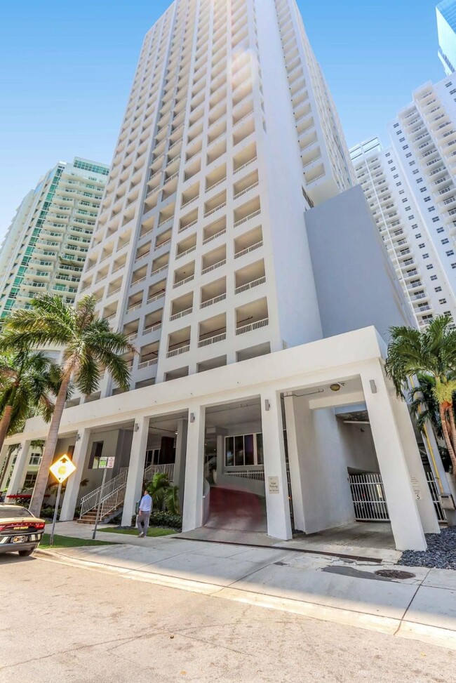 Foto del edificio - 170 SE 14th St