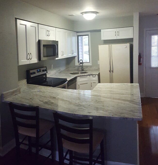 Building Photo - 7 Augusta Dr