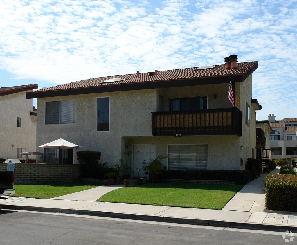 Foto principal - 5042 Dunbar Ave