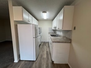 Building Photo - 10th Street Square Apartments