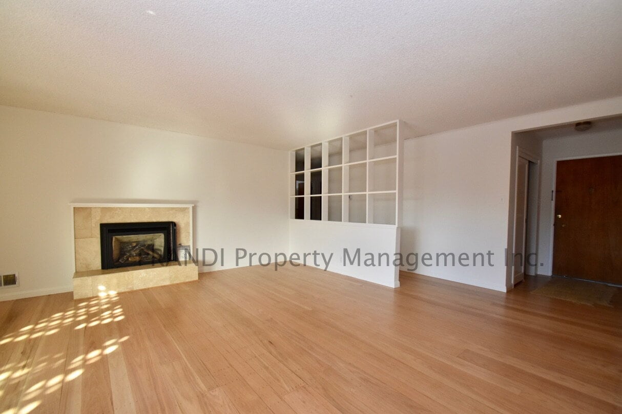 Primary Photo - Rare Lagoon Front Property in Corte Madera...