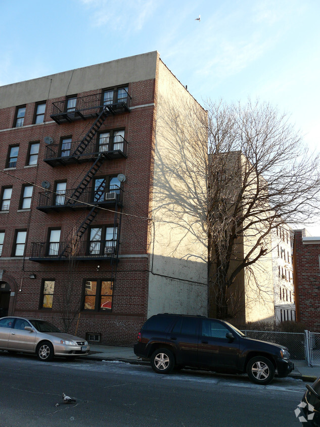 Building Photo - 1426 Beach Ave